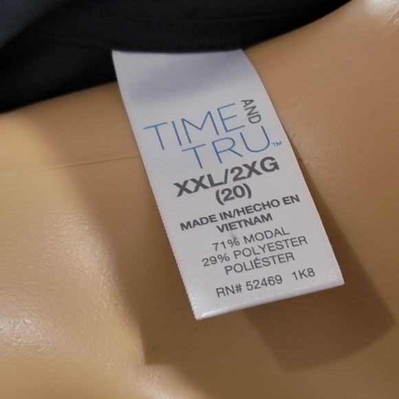 Time & Tru Black Sleeveless Top With Cutout Neck and Front Knot 2X - Picture 5 of 5